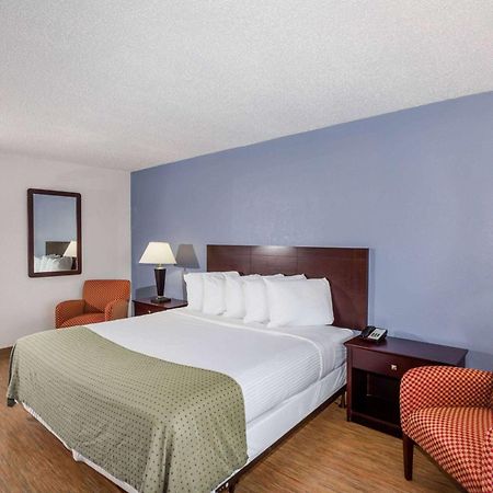 Days Inn By Wyndham St. Petersburg / Tampa Bay Area Pinellas Park Exteriér fotografie
