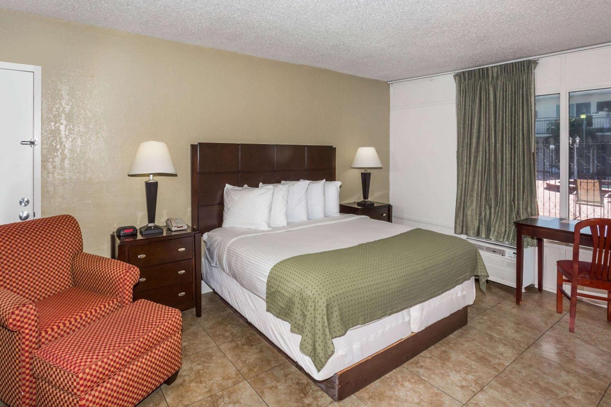 Days Inn By Wyndham St. Petersburg / Tampa Bay Area Pinellas Park Exteriér fotografie