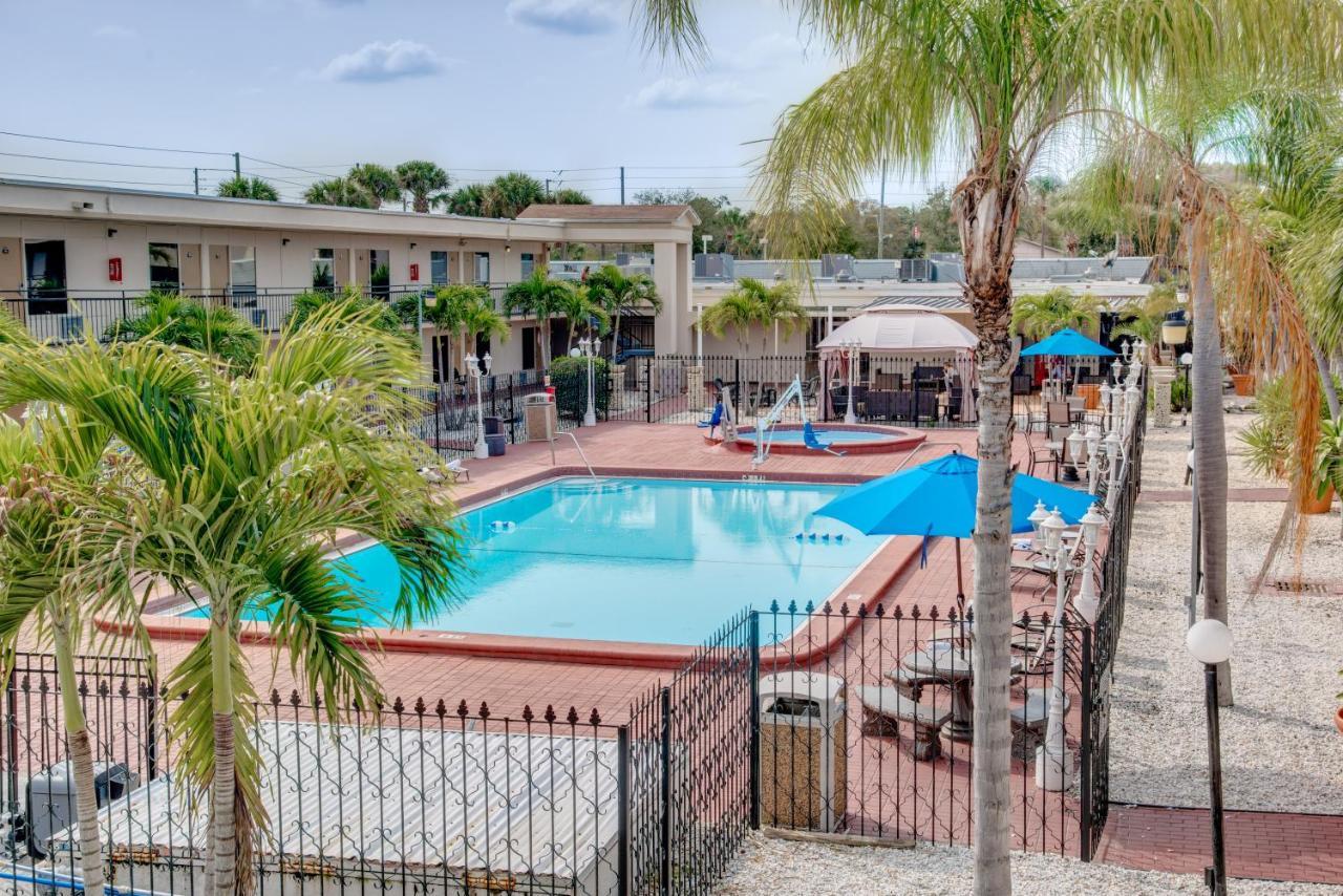 Days Inn By Wyndham St. Petersburg / Tampa Bay Area Pinellas Park Exteriér fotografie