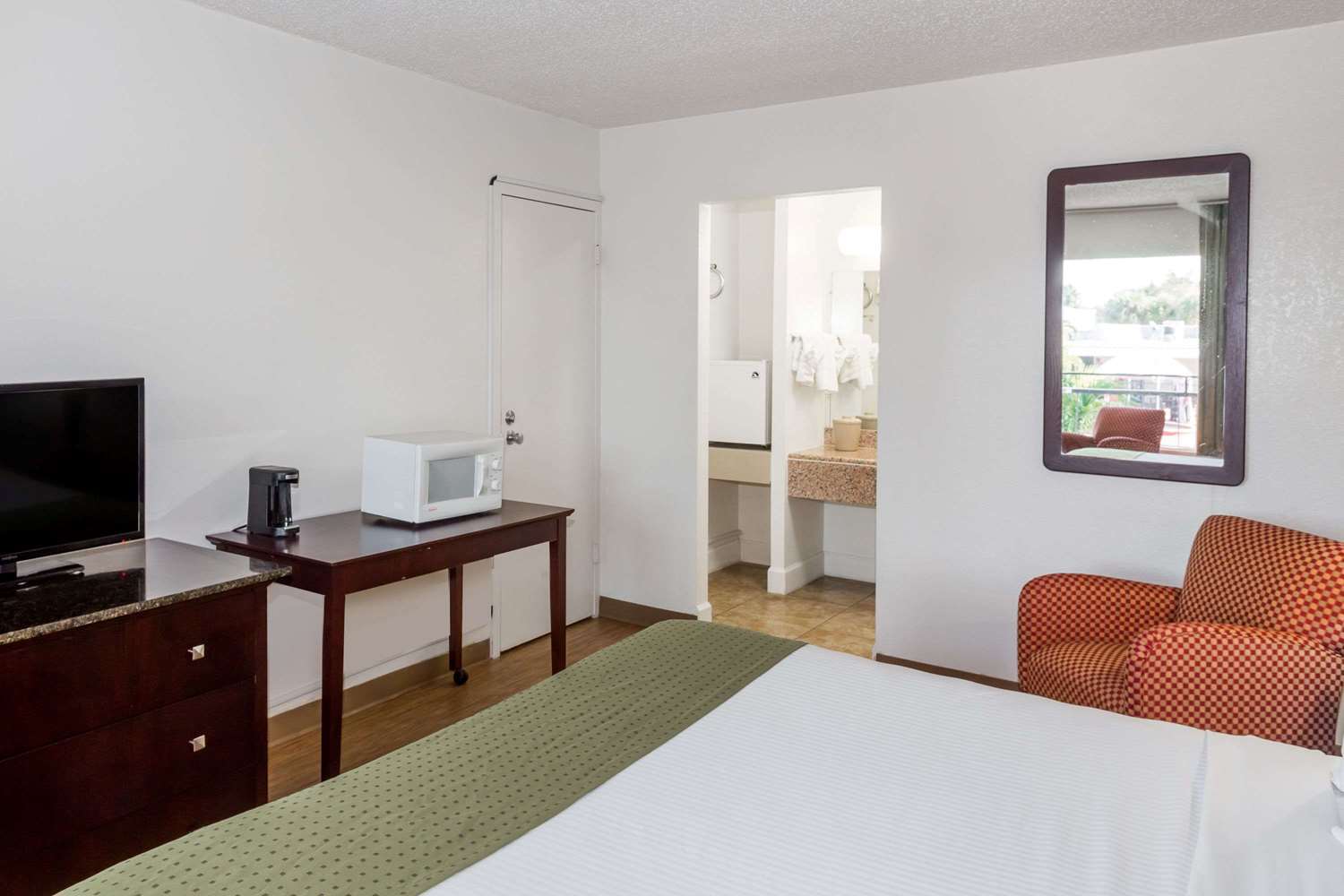 Days Inn By Wyndham St. Petersburg / Tampa Bay Area Pinellas Park Exteriér fotografie