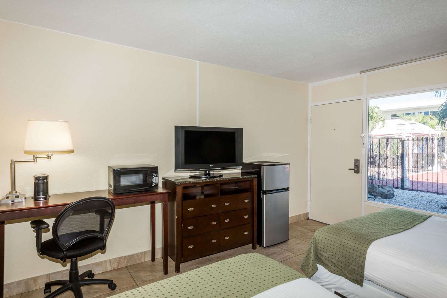 Days Inn By Wyndham St. Petersburg / Tampa Bay Area Pinellas Park Exteriér fotografie